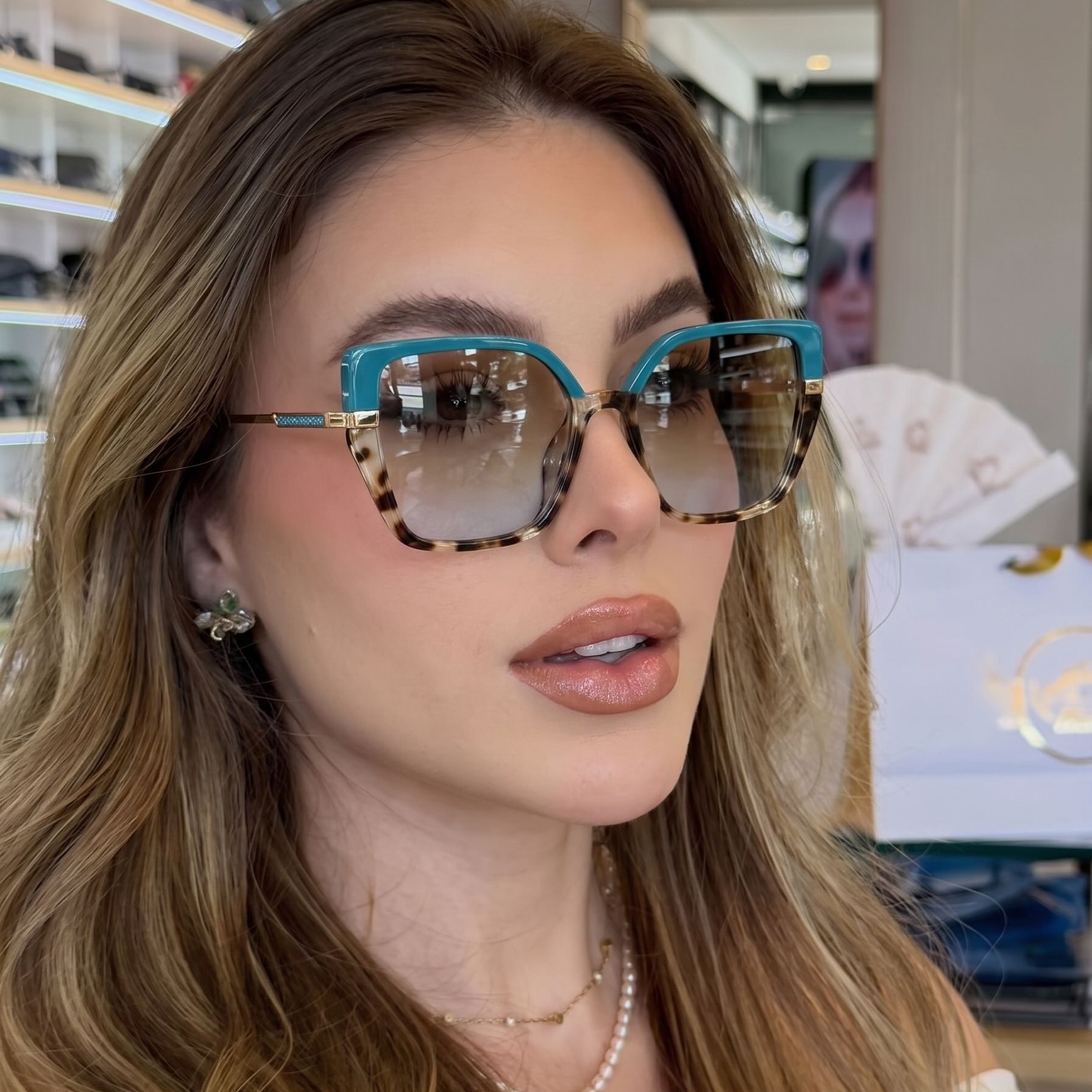 Blue Light Glasses - แว่นกันแดดทรงแบนเลนส์ตาแมวสีตัดกันแบบคัลเลอร์บล็อก รุ่นใหม่ปี 2026 กรอบแว่นป้องกันแสงสีฟ้า ดีไซน์ทันสมัย