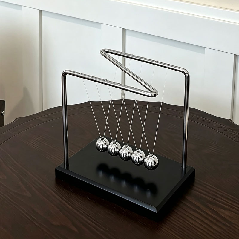 ลูกตุ้มสมดุลรูปตัว N ของนิวตัน - Home Office Gadgets บทวิจารณ์และราคา